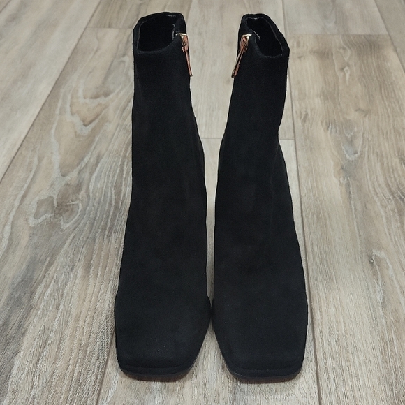 Sam Edelman Size 7 1/2 Black Suede Booties - Picture 4 of 10